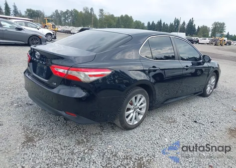 2018 Toyota Camry Le z USA, uszkodzony, nr VIN JTNB11HKXJ3026537
